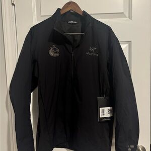 Arc'teryx Men's Black Full-Zip Windbreaker Jacket - Vancouver Canucks